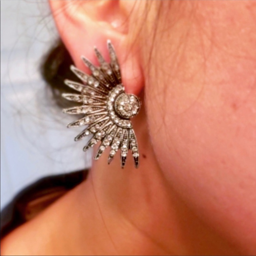 Antiqued Silver Gatsby Earrings! - Picture 2 of 4